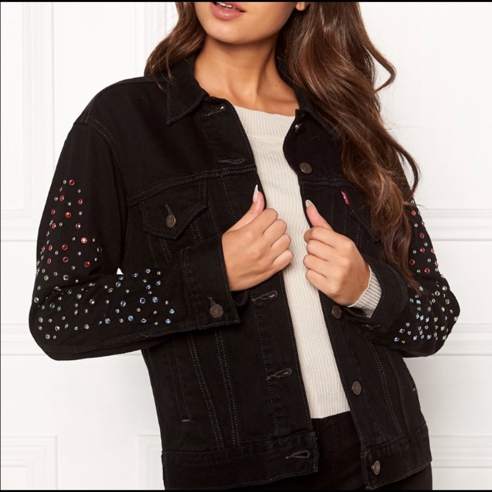 NEW Levi's® Premium EX-BOYFRIEND STUDDED SLEEVE TRUCKER JACKET - Picture 9 of 14